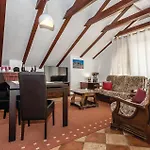 Vikendica Amazing Home In Oklaj With Wifi